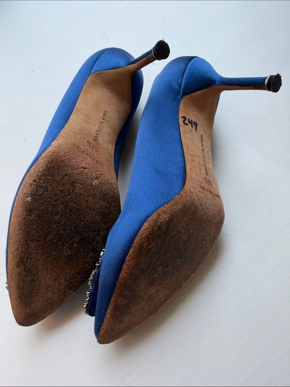 Manolo Blahnik Hangisi Blue Satin Pumps - Picture 2 of 4